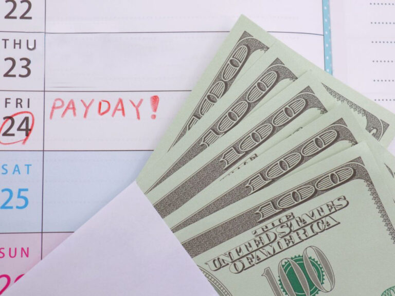 Calendar showing payday with cash envelope.